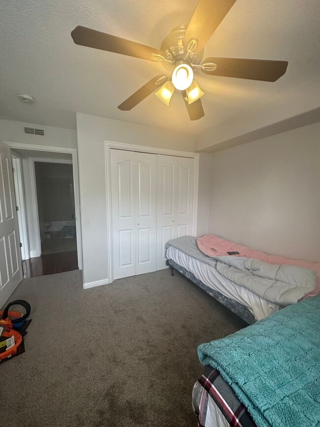 Building Photo - 2 Bed 2 bath bottom unit condo in Orem