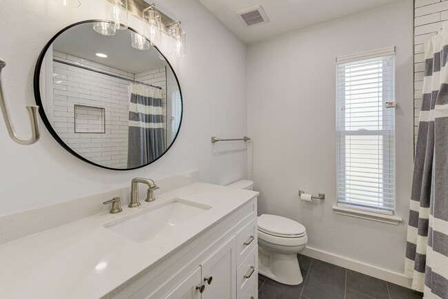 Building Photo - 15203 Woodhorn Dr