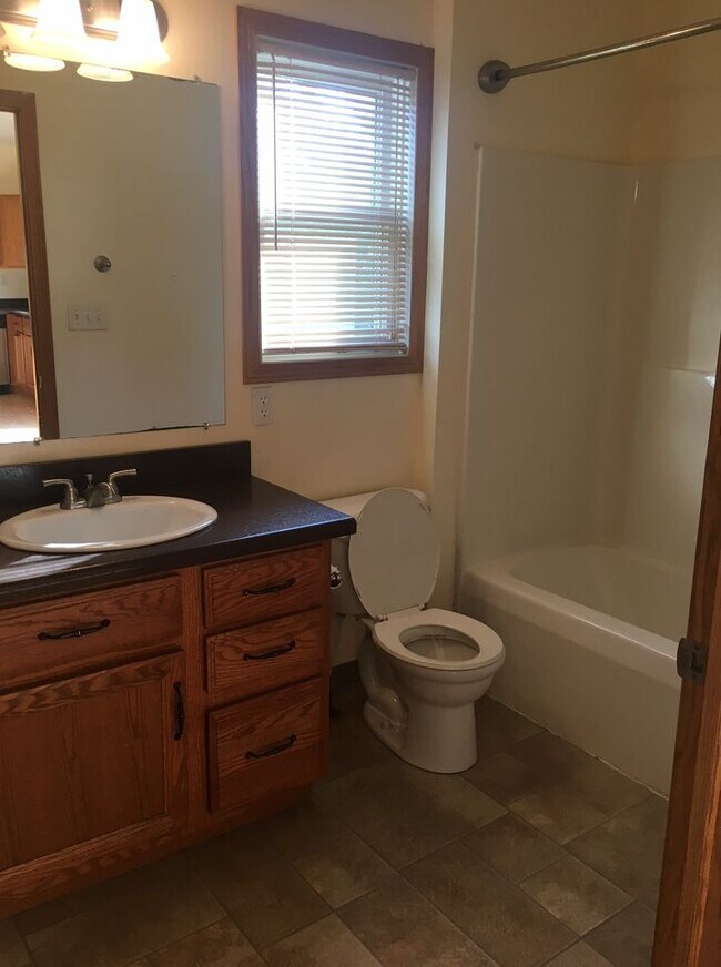 Building Photo - 296 S Main St