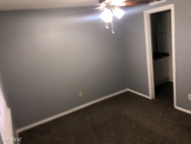 Building Photo - 2 br, 1.5 bath Townhome - 313 Rolston Rd