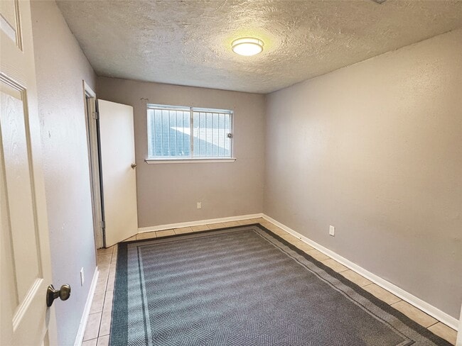 Building Photo - 5119 Prairie Ridge Rd