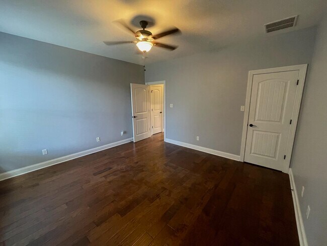 Building Photo - 556 Althea Ln