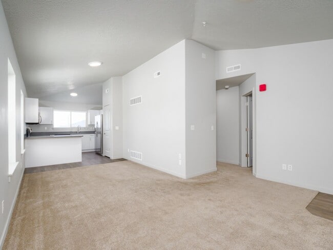 Building Photo - Updated 2BD/2BA Provo Apartment Move-In Ready