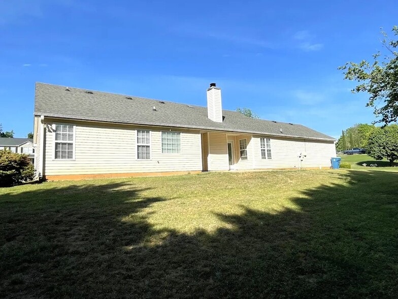 Building Photo - 2975 Hampton Valley Dr SE