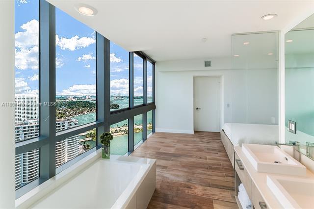 Building Photo - 650 NE 32nd St