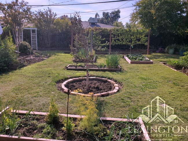 Building Photo - Beautiful, 3BD/2BA, Home available in Sacramento off Madison Ave. and Auburn Blvd.