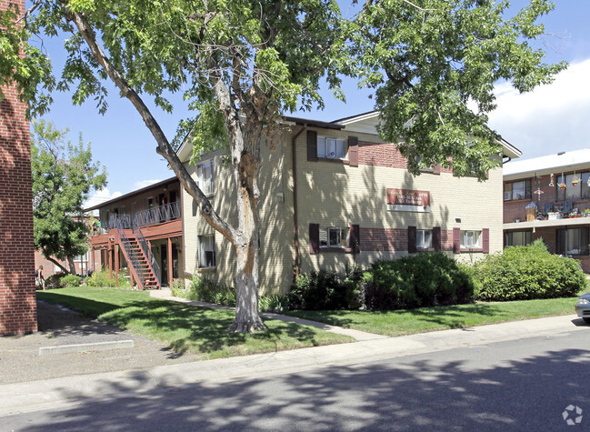 Primary Photo - Maple Leaf Apartments