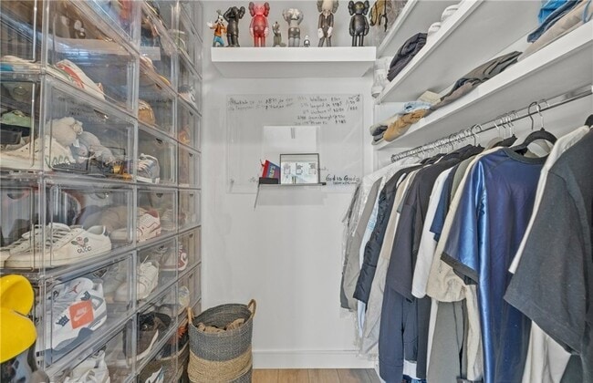 Building Photo - 240 W Gainsborough Rd