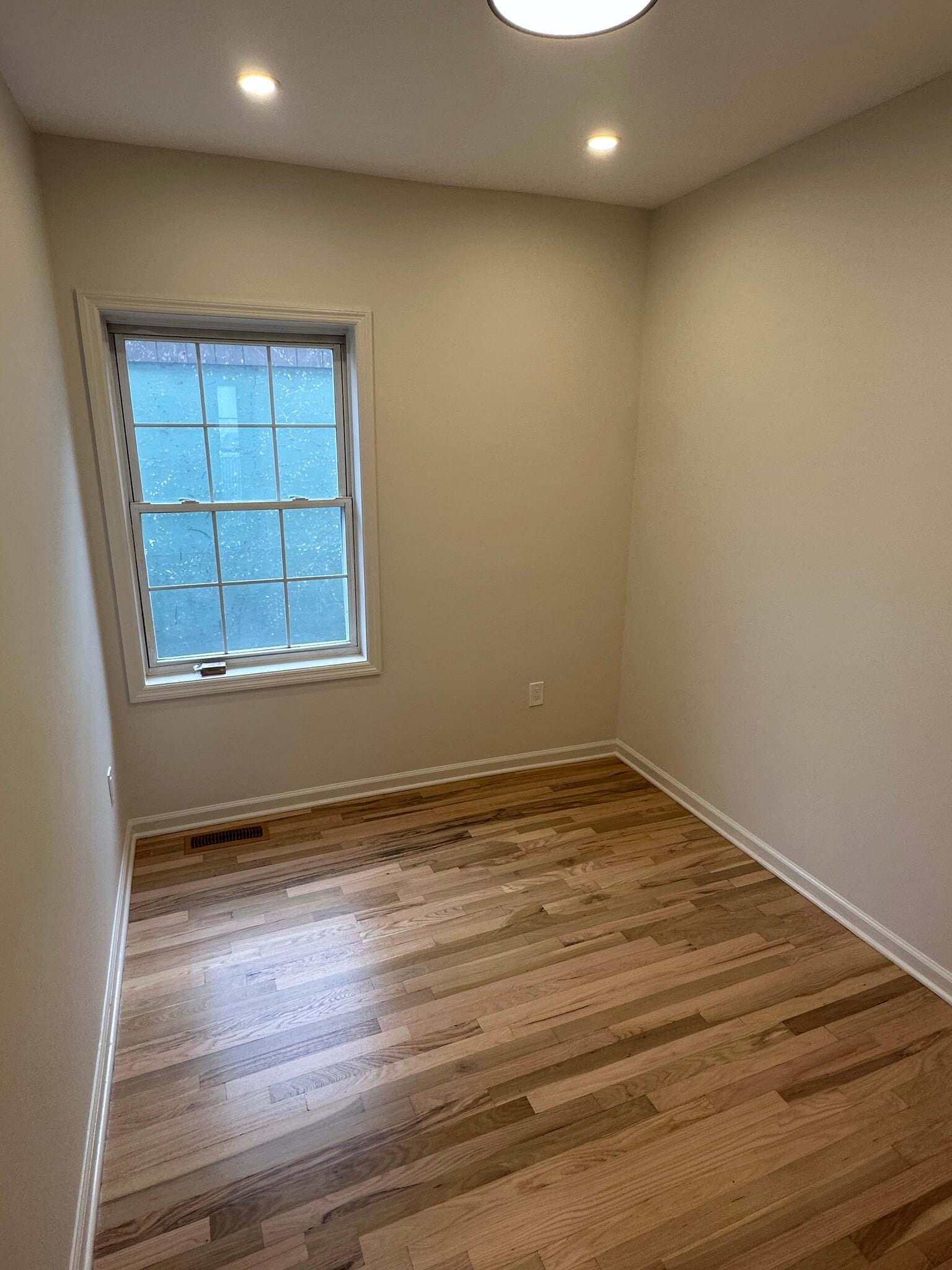 Bedroom 1 - 10 Henry St