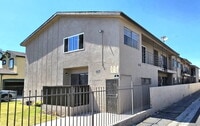 Building Photo - 1017 W 95th St