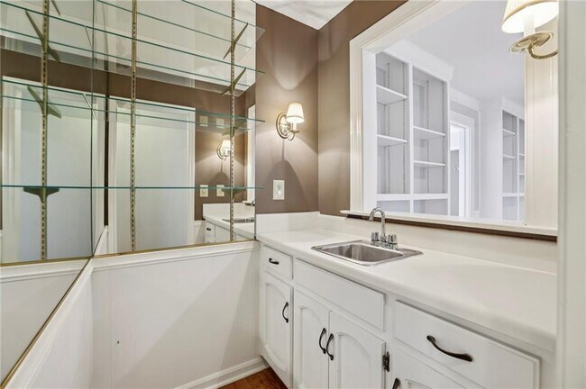 Building Photo - 5653 Trowbridge Dr
