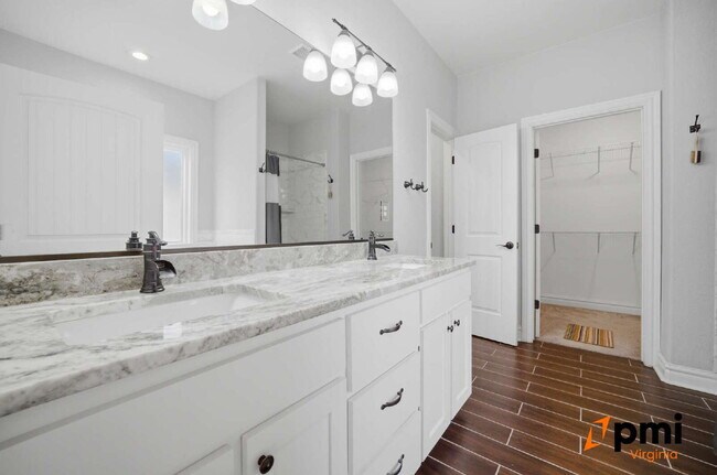 Building Photo - Stunning 5 Bedroom Waterfront Home with 2 car garage