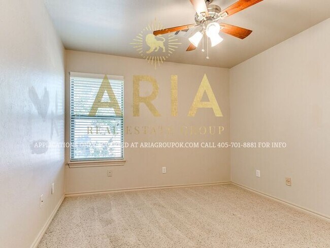 Building Photo - STUNNING 3 BED/2.5 BATH BROOKHAVEN DUPLEX!...