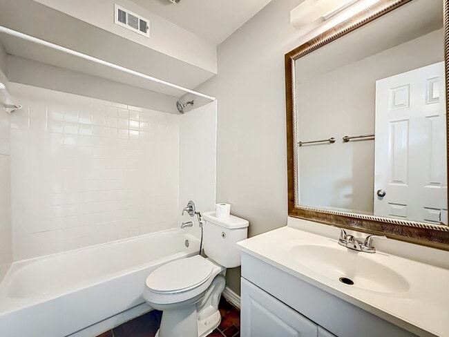 Building Photo - 2857 Wonderwood Ln