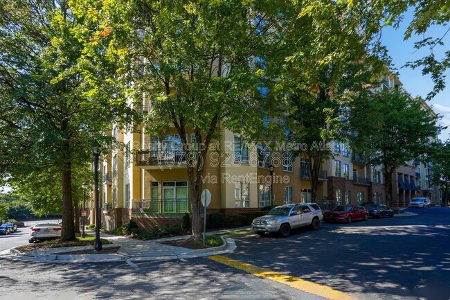 Building Photo - 711 Cosmopolitan Dr NE