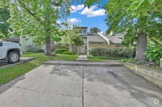 Building Photo - 12311 Glenview Dr
