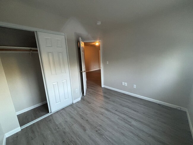 Building Photo - 3 Bedroom 3 Bath House *Move in special $1,000 off first months rent*