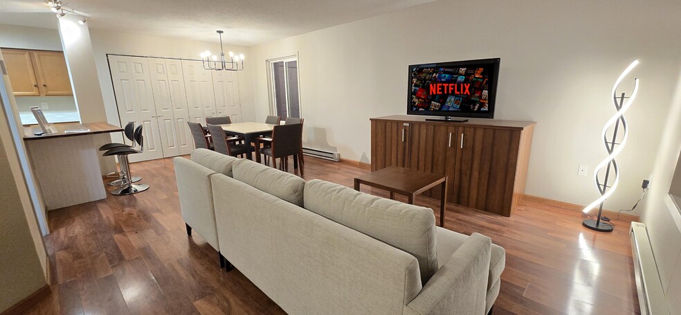 Building Photo - 720 W Village Rd