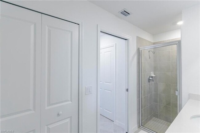 Building Photo - 15345 Grn Acrs Ave