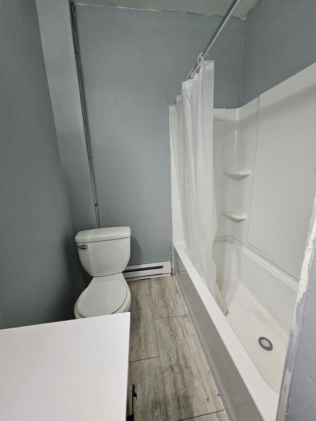 Building Photo - Upper 2 bedroom unit lower east side