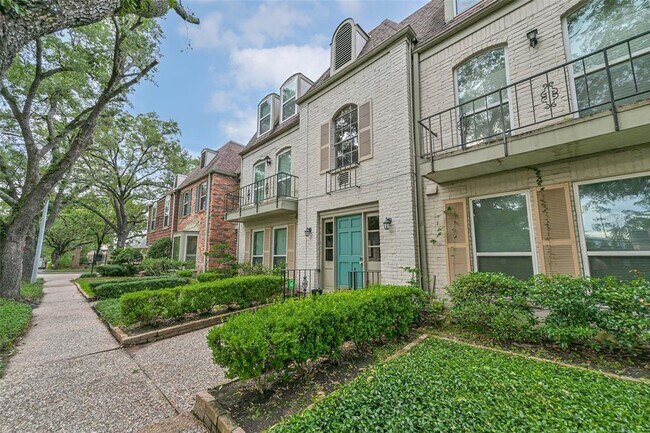 Building Photo - 496 N Post Oak Ln