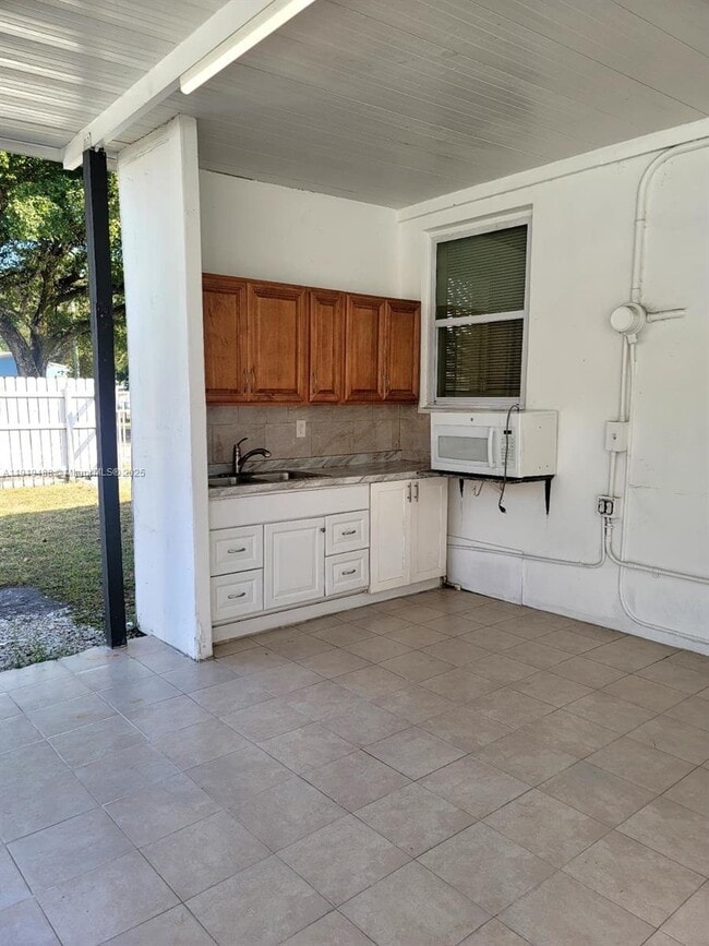 Building Photo - 6630 NW 29th Ave