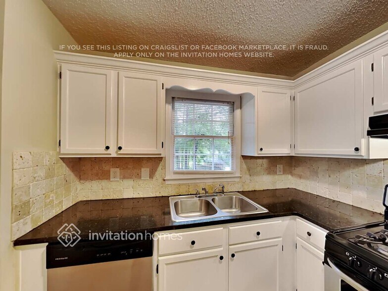 Building Photo - 113 Cedar Creek Dr