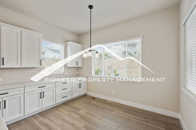 Building Photo - Main Floor Primary Home in Flying Horse with 5 Bedrooms, Gourmet Kitchen, Finished Basement & 4-C...