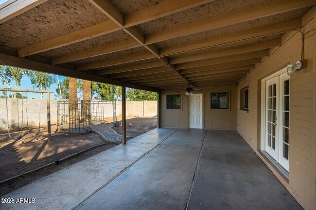 Building Photo - 2806 S Cottonwood Dr