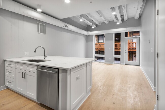 Building Photo - 4637 N Ashland Ave