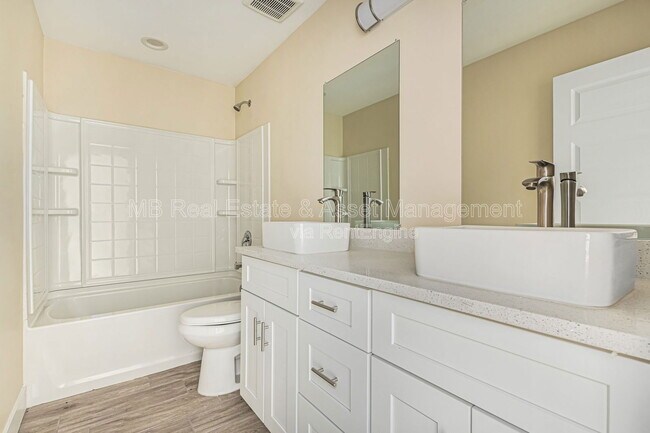 Building Photo - 413 E Southern Ave