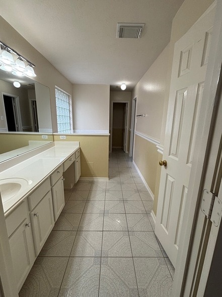 Building Photo - 903 Christopher Ln