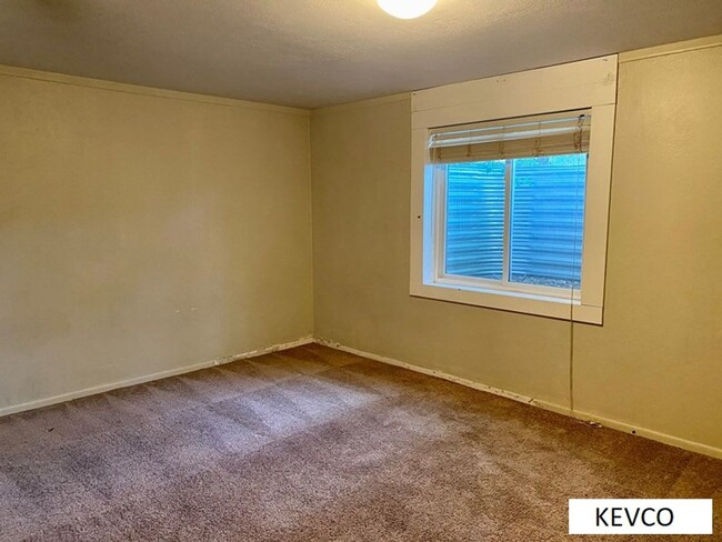 Building Photo - Spacious Home Near CSU!