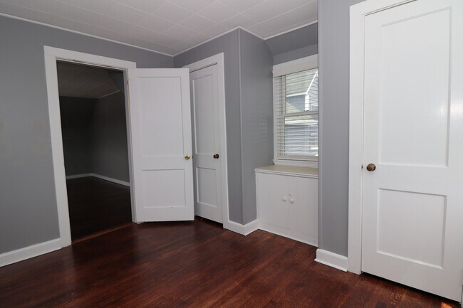 Building Photo - 262 S Ketcham Ave