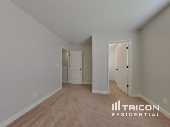 Building Photo - 3125 Hidden Creek Dr