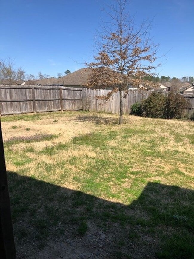 Building Photo - Family Home in LHSD