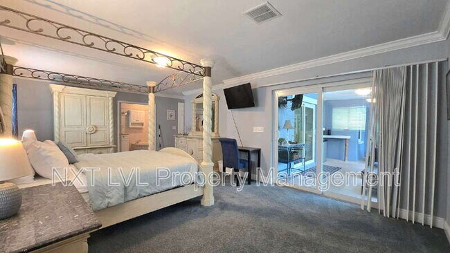 Building Photo - 4123 SW 21st Pl