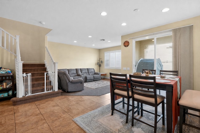 Building Photo - 306 Calle Rayo