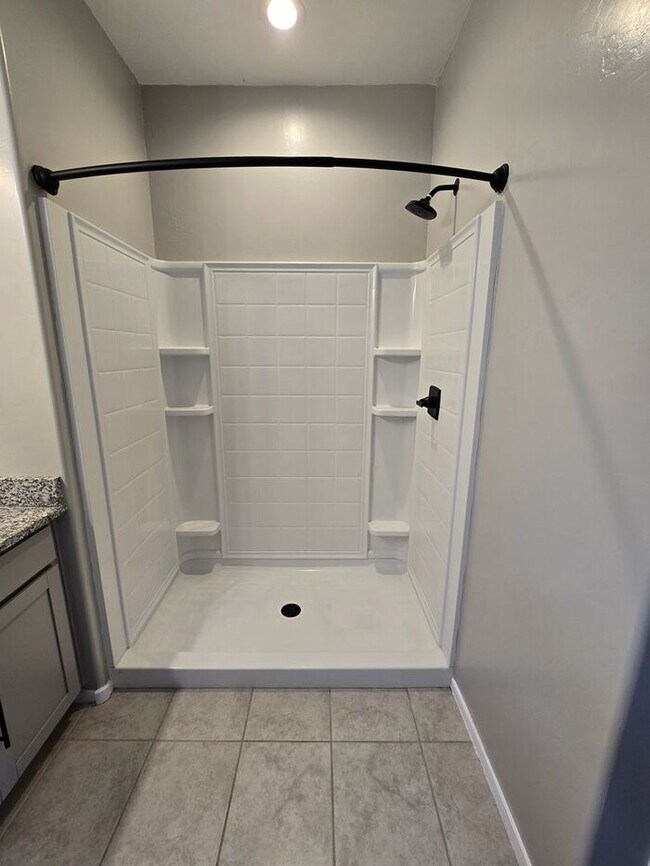 Building Photo - MOVE IN SPECIAL!! 3 Bedroom/ 2 Bath Red Rock Oasis