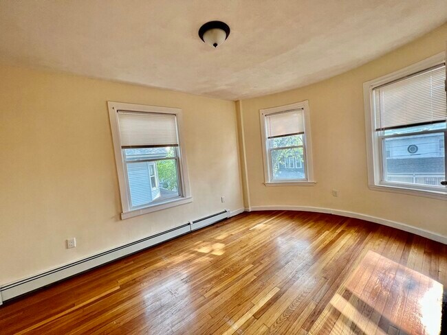 Building Photo - 36 Spencer St