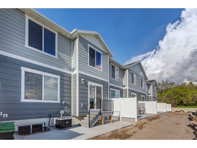 Building Photo - 539 W 1520 S