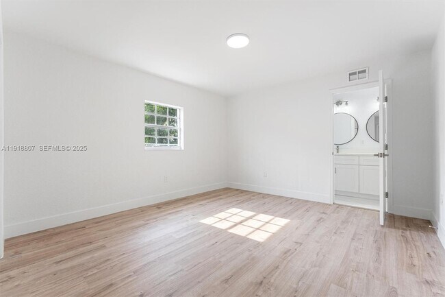 Building Photo - 9720 NW 24th Pl