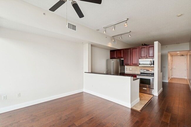 Building Photo - 101 S Eola Dr