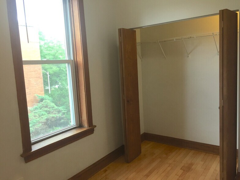 Building Photo - 2318 S Marshall Blvd