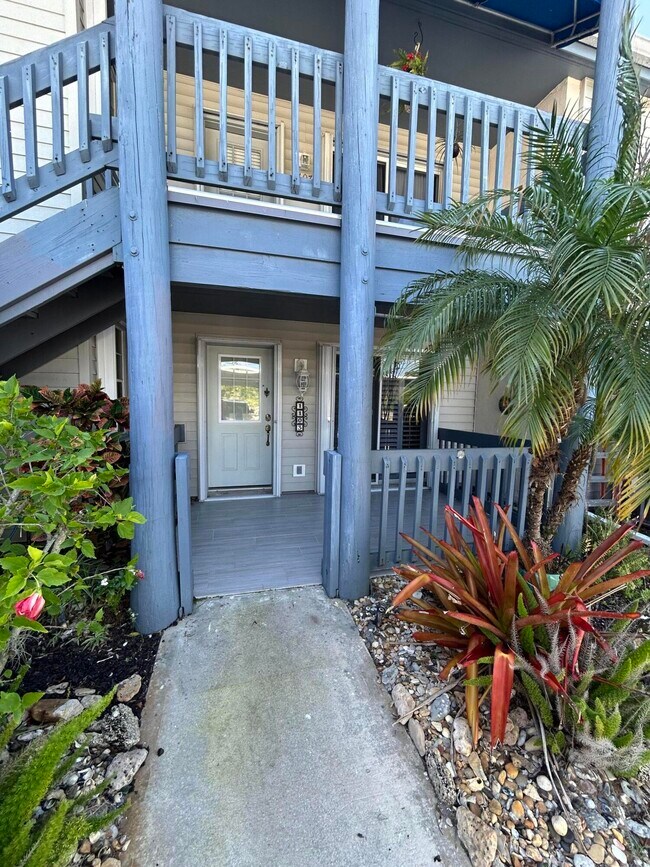 Building Photo - 1585 NE Beacon Dr