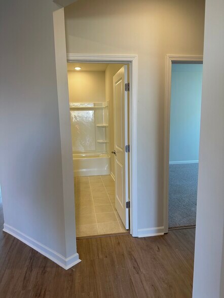 Building Photo - 3717 Clementine Ln