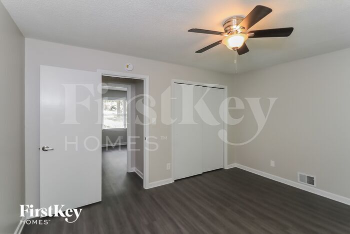Building Photo - 891 Valley Wood Ct