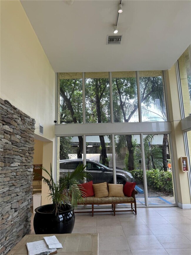 Building Photo - 1350 NW 8th Ct