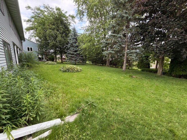 Building Photo - 657/659 Wood Violet Lane