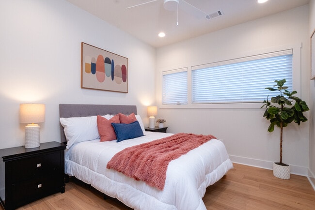 Building Photo - Very nice Newer Construction 3 Bedroom 2.5 Bathroom Townhome in The Heights